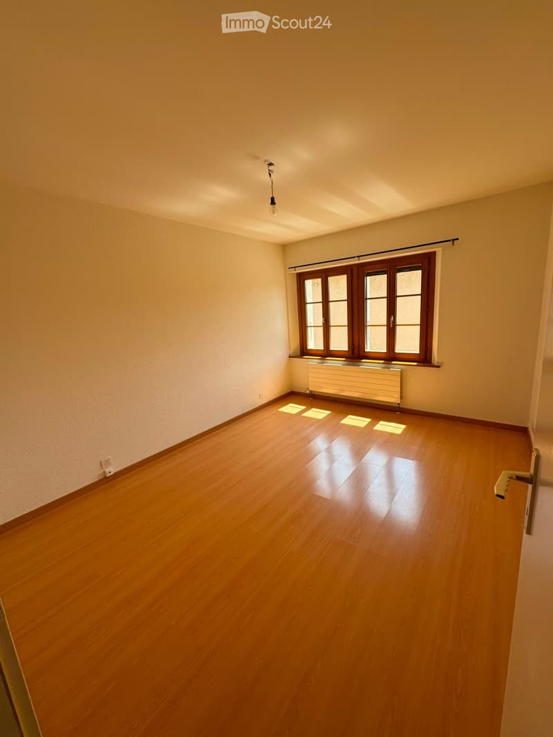 Zu vermieten 2,5-Zimmer-Wohnung in Yens (2)