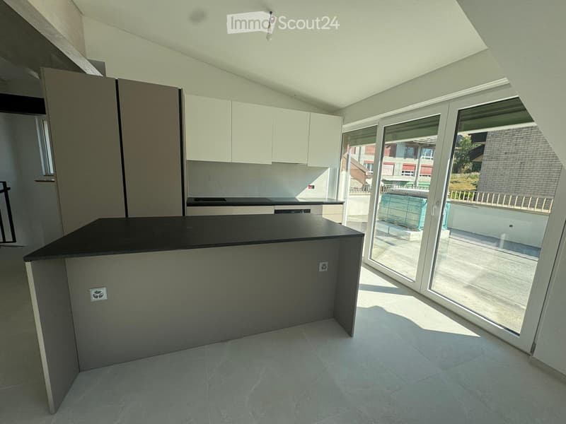 Appartamento 3 locali di alto standing al 2° piano - grande terrazza con vista (2)