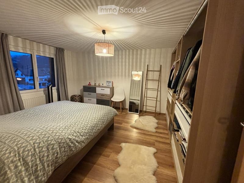 Geräumige 4,5-Zimmer-Wohnung im 2. Stock eines kleinen Gebäudes (5)