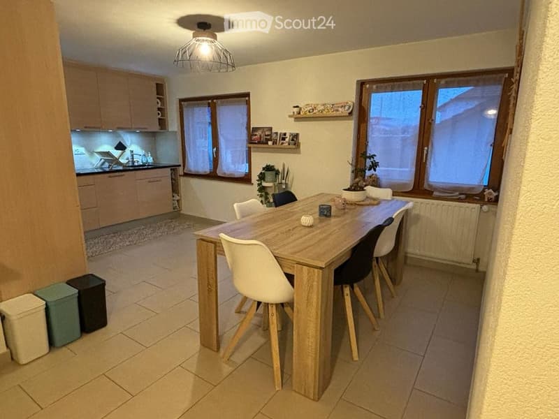 Geräumige 4,5-Zimmer-Wohnung im 2. Stock eines kleinen Gebäudes (3)