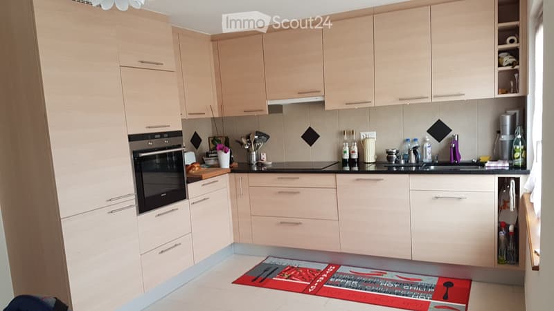 Geräumige 4,5-Zimmer-Wohnung im 2. Stock eines kleinen Gebäudes (4)