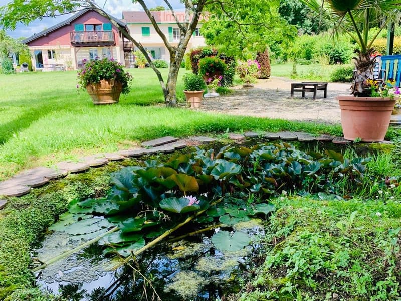 2 rooms studio in stunning estate very close to lake (1)