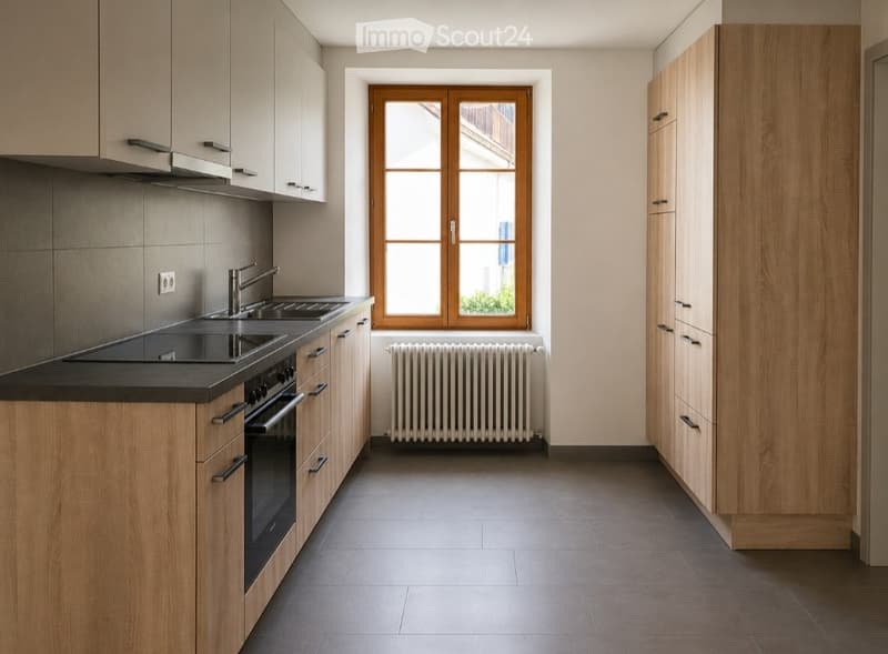 For rent, 4-room renovated apartment in Travers (3)