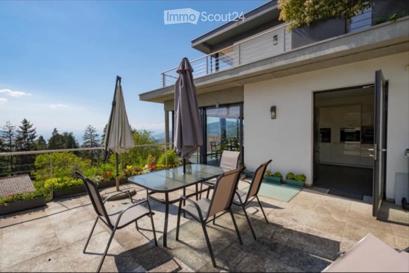Villa moderna con vista lacustre superba (2)