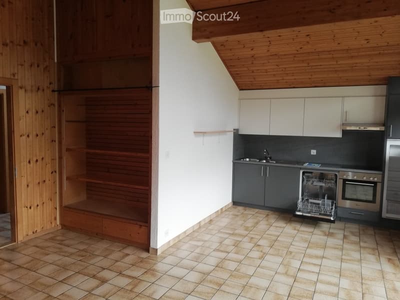 Geräumige 3.5-Zimmer-Wohnung im 1. Stock unter dem Dach (4)
