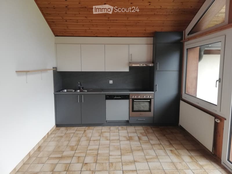 Geräumige 3.5-Zimmer-Wohnung im 1. Stock unter dem Dach (2)