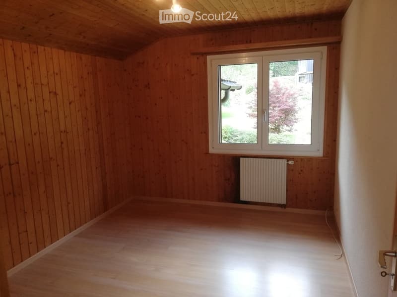 Geräumige 3.5-Zimmer-Wohnung im 1. Stock unter dem Dach (5)
