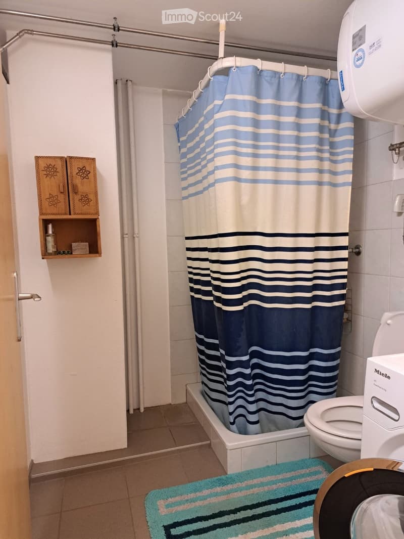 Room for rent (3)