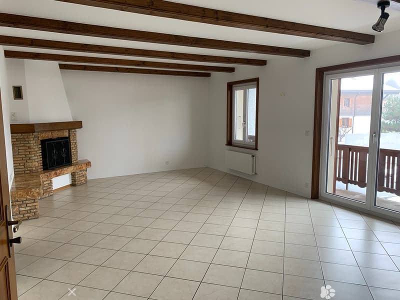 Châtel-St-Denis, geräumiges 5,5-Zimmer-Apartment, Zentrum mit eigenem Garten (2)