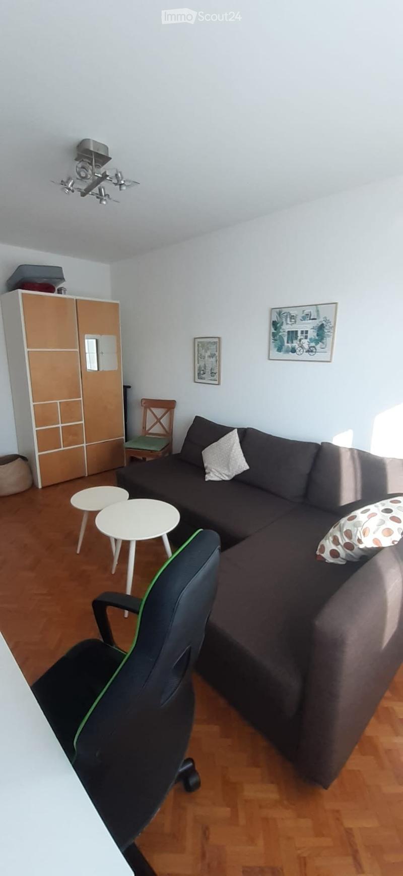 Room for female student in Lausanne (2)