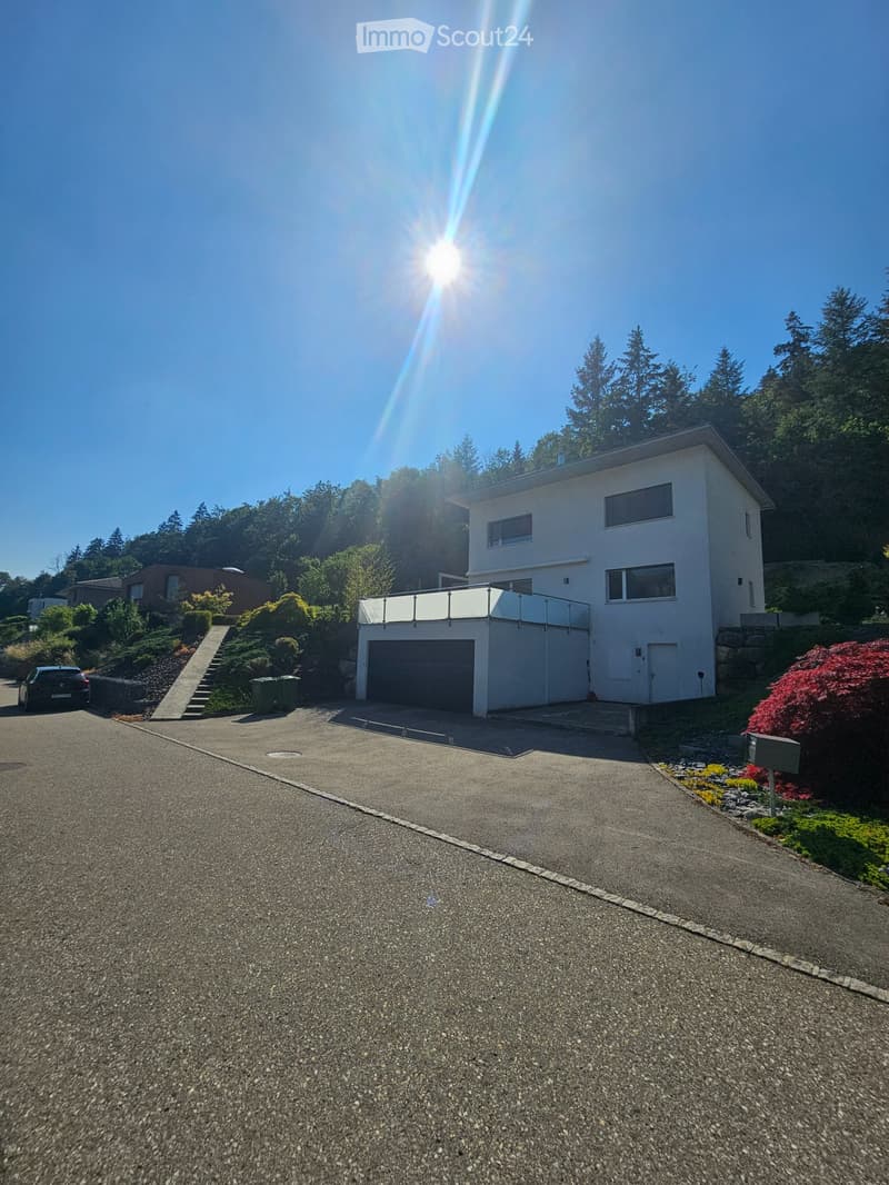 Prächtige Villa mit Panoramablick auf den Chasseral (1)