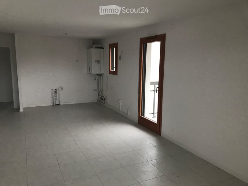 À vendre - Charmant appartement de 4,5 pièces à Publier (2)