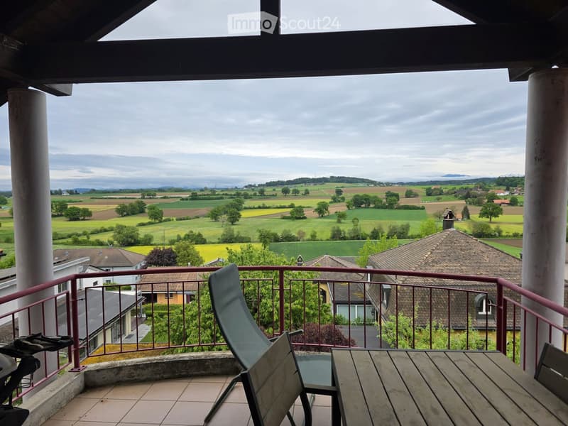 App. 3,5 Räume + Galerie und schöne Aussicht zur Miete in Cressier (2)