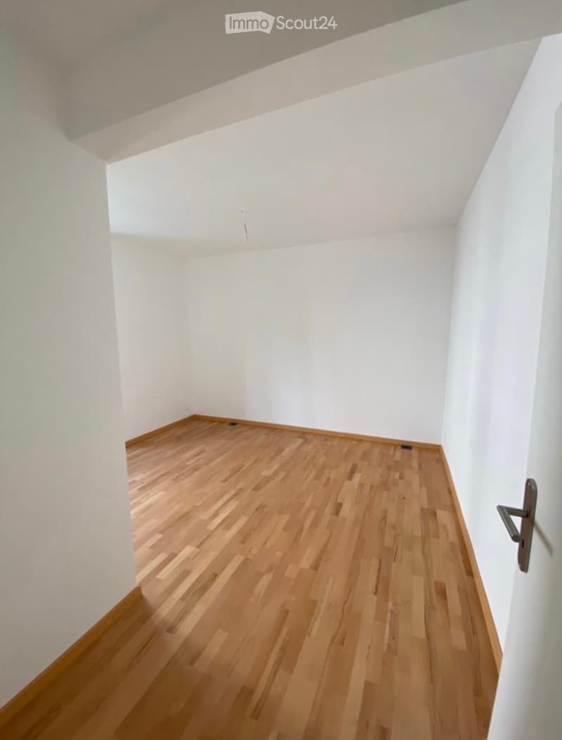 Modern and bright apartment in an ideal location (2)