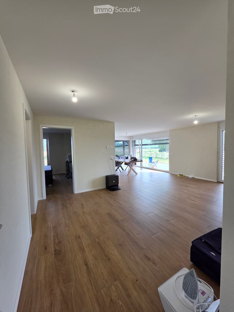 Schönes neues 3.5-Zimmer-Apartment mit großem Garten (4)
