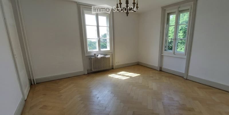 Großes helles Zimmer in Wohngemeinschaft (2)
