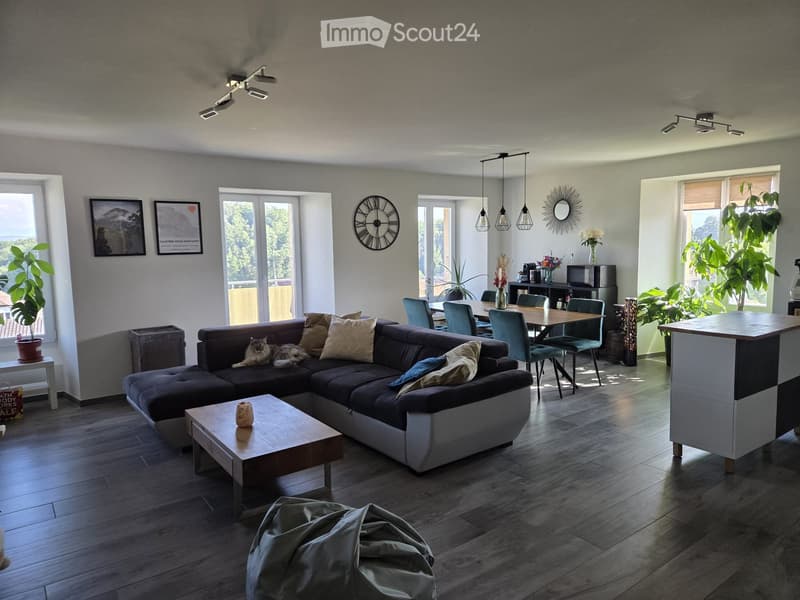 Helles 3.5-Zimmer-Wohnung mit Panoramablick (1)