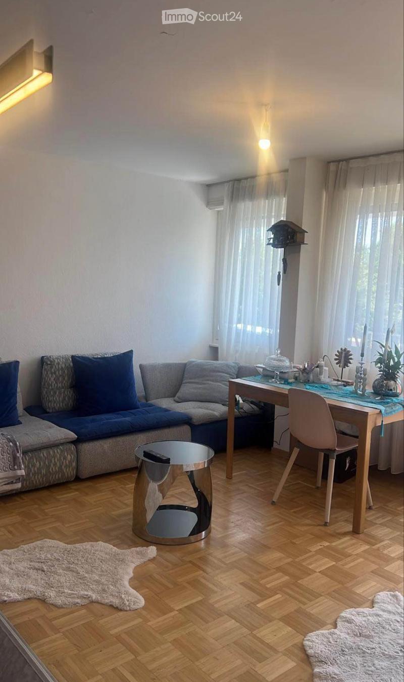 Room (4)