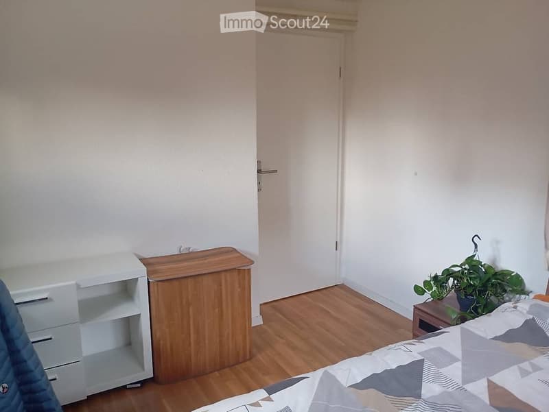 Camera 15m2, disponibile subito, 3-5min stazione di Friburgo (2)