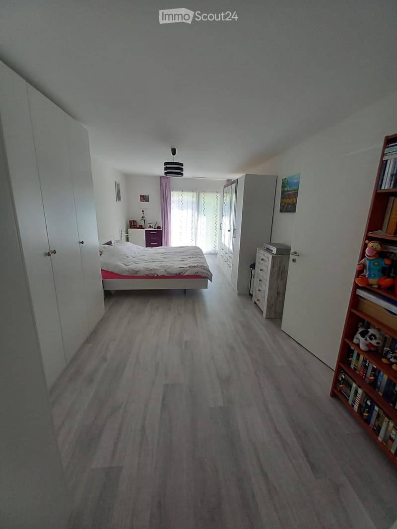 Prächtige 4.5-Zimmer-Wohnung mit großer Terrasse in Cernier (3)