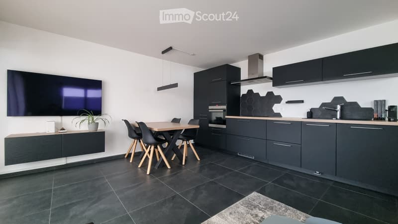 Ruhige Wohnung, 2020 renoviert, mit Blick und Südbalkon (1)