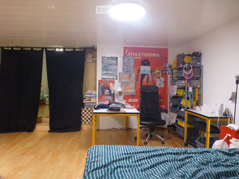 GROßES ZIMMER IM UNTERGESCHOSS EINER VILLA (3)