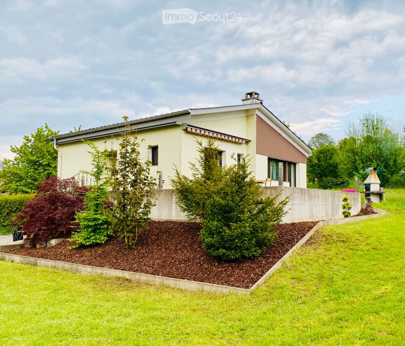 Maison avec grand jardin privatif et terrasse à Coeuve (1)