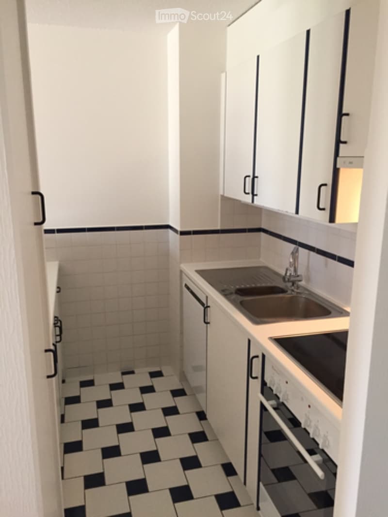 *TAKEOVER OF LEASE* 2 rooms bright with balcony in Nyon (3)