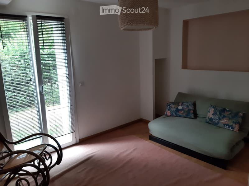 Room for rent for the week (1)