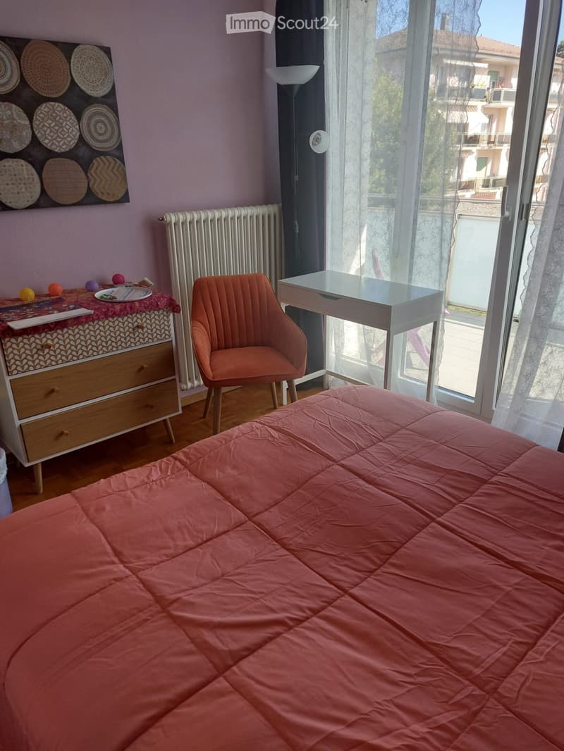 Chambre meublée à louer chez l'habitante avec balcon (2)