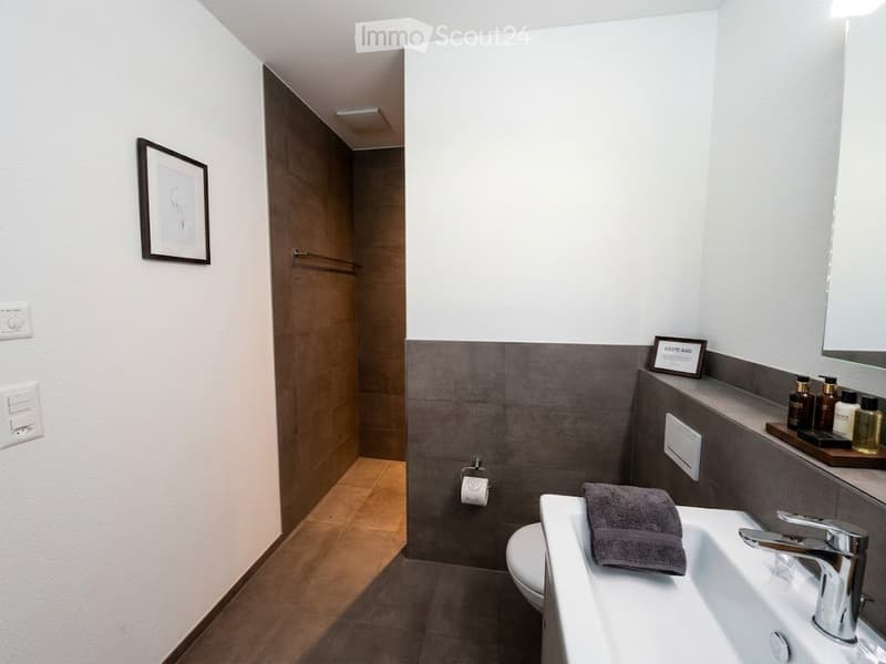 Large 3 ½-room attic apartment in Rossrüti with a view of the surrounding countryside (4)
