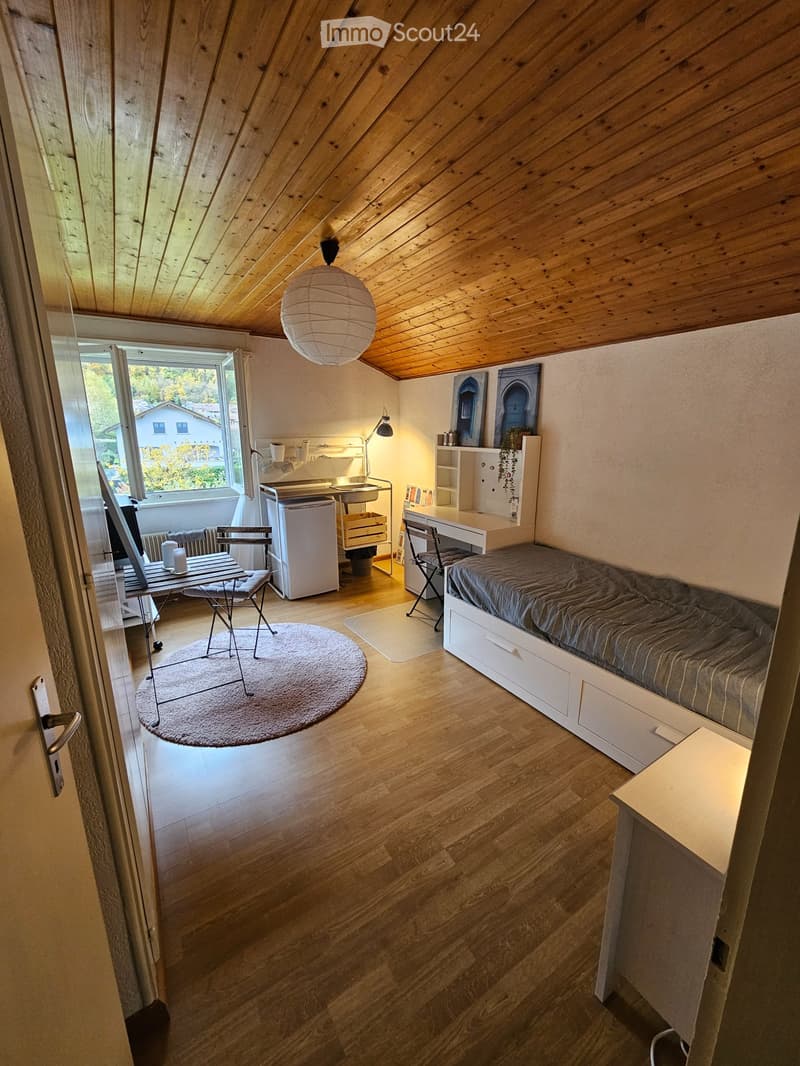 Room with independent entrance (1)