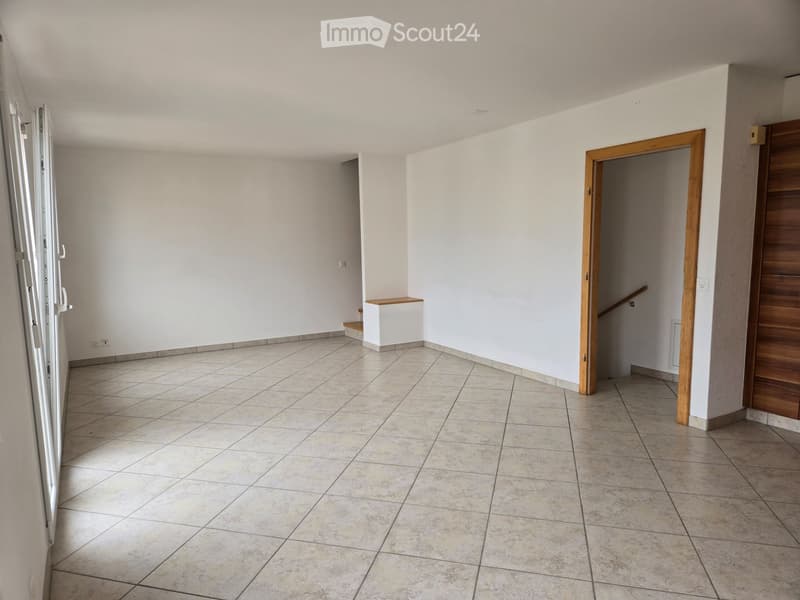 3.5 room duplex apartment with balcony in Gimel (2)