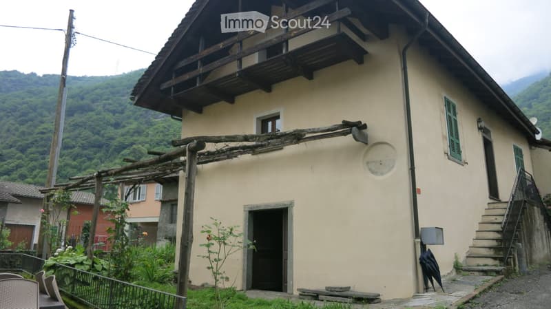 FERIENHAUS- CASA CON GIARDINO, ORTO E POSTEGGIO (1)