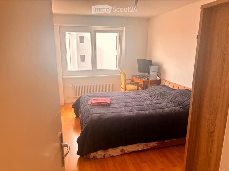 Spacious 3-bedroom apartment (2)