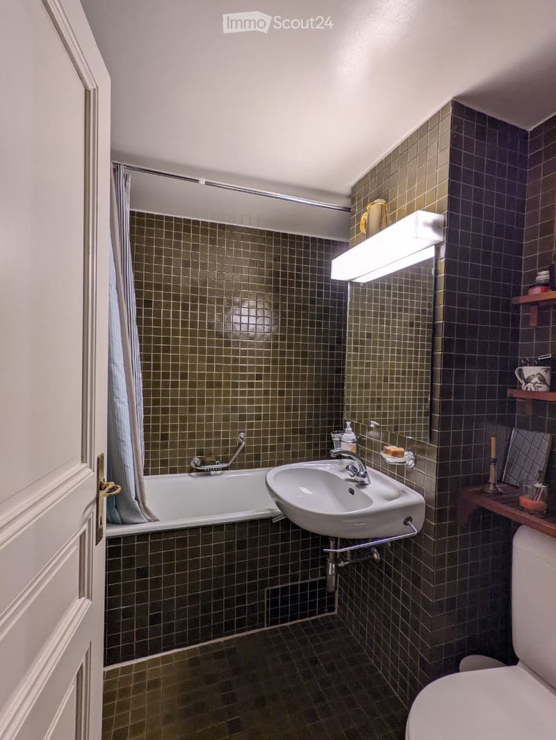 Belle chambre vieille ville Genève (4)