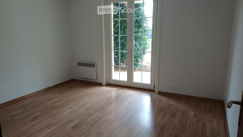 Beautiful 3-room apartment - ground floor - in private villa (2)