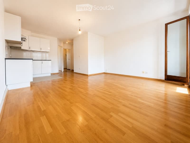 NEUCHÂTEL, TWO SUNNY ROOMS WITH BALCONY CLOSE TO THE STATION (1)