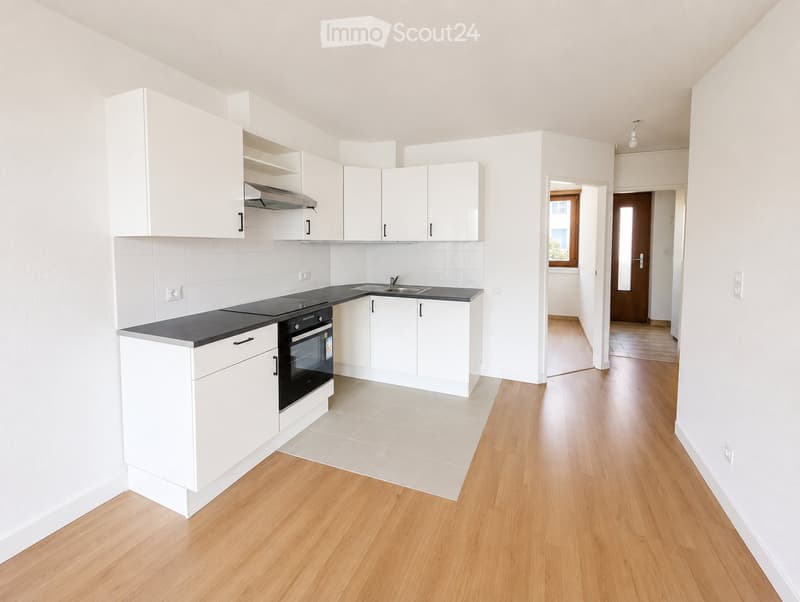 NEUCHÂTEL, TWO SUNNY ROOMS WITH BALCONY CLOSE TO THE STATION (2)
