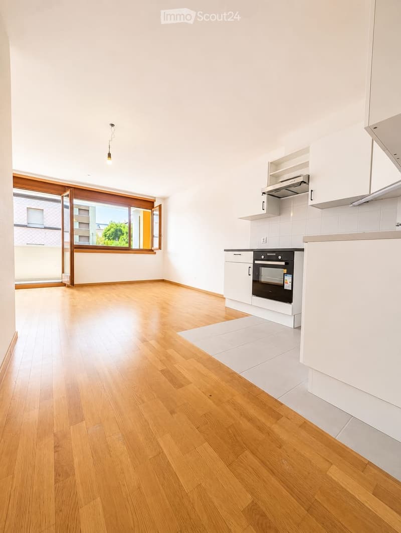 NEUCHÂTEL, TWO SUNNY ROOMS WITH BALCONY CLOSE TO THE STATION (3)