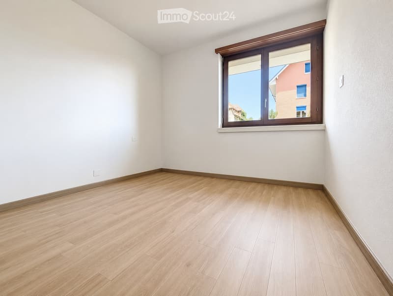NEUCHÂTEL, TWO SUNNY ROOMS WITH BALCONY CLOSE TO THE STATION (7)