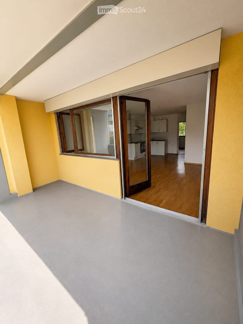 NEUCHÂTEL, TWO SUNNY ROOMS WITH BALCONY CLOSE TO THE STATION (4)