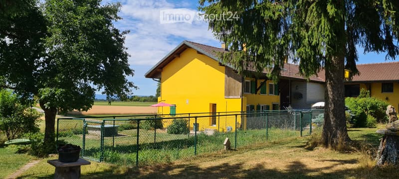 Prächtige 4,5-Zimmer-Wohnung mit Garten und Panoramablick (1)