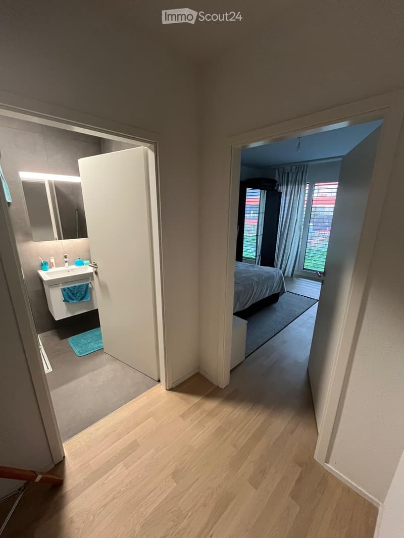 Zimmer mit eigenem Badezimmer in Wohngemeinschaft (1)