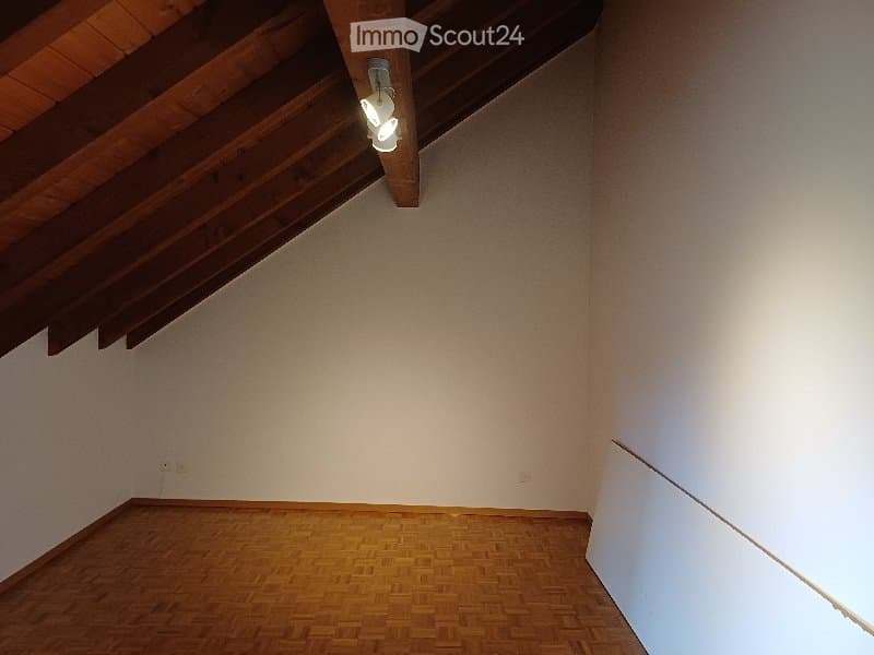 Large 18m2 room with balcony in the center of Fribourg (2)