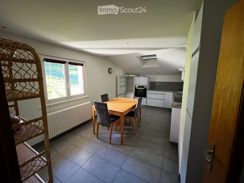 Charmantes 3,5-Zimmer-Dachgeschosswohnung zur Miete in Veysonnaz (3)