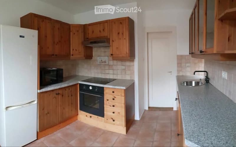 Apartment / condominium with 2 bedrooms and 1 bathroom (2)