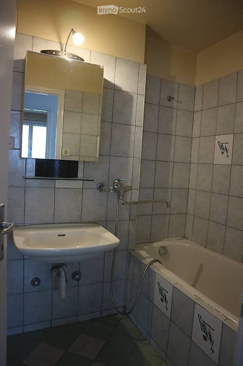Schönes 2.5-Zimmer-Wohnung zur Miete im Zentrum von Saxon (2)