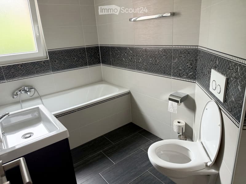 4,5 Zimmer möbliert 105 m² - Nebenkosten + Box + Parkplatz inklusive (5)