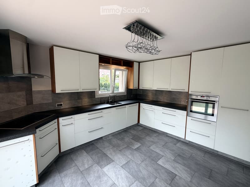 4,5 Zimmer möbliert 105 m² - Nebenkosten + Box + Parkplatz inklusive (2)